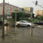 Ulewne deszcze w Kielcach. Zalane ulice Jagiellońska i Hoża / Robert Felczak / Radio Kielce