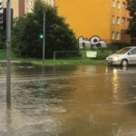 Ulewne deszcze w Kielcach. Zalane ulice Jagiellońska i Hoża / Robert Felczak / Radio Kielce