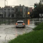 Ulewne deszcze w Kielcach. Zalane ulice Jagiellońska i Hoża / Robert Felczak / Radio Kielce