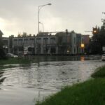 Ulewne deszcze w Kielcach. Zalane ulice Jagiellońska i Hoża / Robert Felczak / Radio Kielce