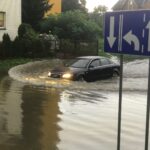 Ulewne deszcze w Kielcach. Zalane ulice Jagiellońska i Hoża / Robert Felczak / Radio Kielce