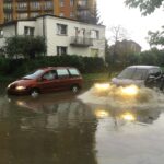 Ulewne deszcze w Kielcach. Zalane ulice Jagiellońska i Hoża / Robert Felczak / Radio Kielce