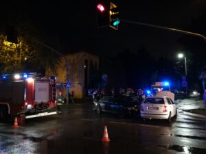 Zderzenie dwóch samochodów osobowych na skrzyżowaniu ulic Szczecińskiej i Zagórskiej / Jarosław Kruk / Radio Kielce