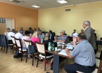 Sesja Rady  Gminy w Samborcu, na której m. in głosowano przekazanie pieniędzy dla szpitala w Sandomierzu / Grażyna Szlęzak-Wójcik / Radio Kielce