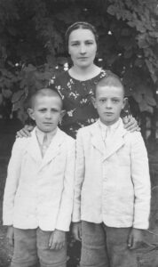 Jadwiga Włodek z synami Krystynem i Januszem 1938 - 39 / archiwum rodzinne