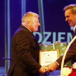 01.07.2018 Kielce. Teatr Żeromskiego. Gala plebiscytu "O Dziką Różę". Nagroda Echa Dnia. Mirosław Bieliński i redaktor naczelny Stanisław Wróbel / Jarosław Kubalski / Radio Kielce