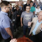 11.07.2018 Kielce. Mieszkańcy osiedla Pod Telegrafem oraz przedstawiciele Hydrogeotechniki spotkali się w sprawie budowy instalacji do oczyszczania niebezpiecznych odpadów przy ulicy Karskiego / Jarosław Kubalski / Radio Kielce