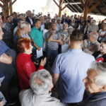 11.07.2018 Kielce. Mieszkańcy osiedla Pod Telegrafem oraz przedstawiciele Hydrogeotechniki spotkali się w sprawie budowy instalacji do oczyszczania niebezpiecznych odpadów przy ulicy Karskiego / Jarosław Kubalski / Radio Kielce