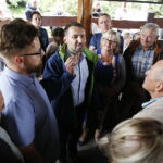 11.07.2018 Kielce. Mieszkańcy osiedla Pod Telegrafem oraz przedstawiciele Hydrogeotechniki spotkali się w sprawie budowy instalacji do oczyszczania niebezpiecznych odpadów przy ulicy Karskiego / Jarosław Kubalski / Radio Kielce