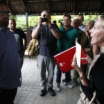 11.07.2018 Kielce. Mieszkańcy osiedla Pod Telegrafem oraz przedstawiciele Hydrogeotechniki spotkali się w sprawie budowy instalacji do oczyszczania niebezpiecznych odpadów przy ulicy Karskiego / Jarosław Kubalski / Radio Kielce