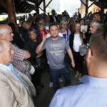 11.07.2018 Kielce. Mieszkańcy osiedla Pod Telegrafem oraz przedstawiciele Hydrogeotechniki spotkali się w sprawie budowy instalacji do oczyszczania niebezpiecznych odpadów przy ulicy Karskiego / Jarosław Kubalski / Radio Kielce