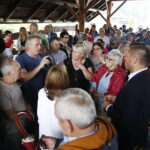 11.07.2018 Kielce. Mieszkańcy osiedla Pod Telegrafem oraz przedstawiciele Hydrogeotechniki spotkali się w sprawie budowy instalacji do oczyszczania niebezpiecznych odpadów przy ulicy Karskiego / Jarosław Kubalski / Radio Kielce