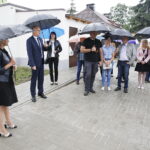 Kolejne rodziny otrzymały klucze do mieszkań socjalnych przy ulicy Tartacznej / Radio Kielce