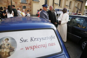 Jacques Koffi Oi Koffi poświęcili pojazdy / Jarosław Kubalski / Radio Kielce