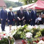 Uroczystości Dnia Walki i Męczeństwa Wsi Polskiej w Michniowie. Na zdjęciu (od lewej): senator PiS Krzysztof Słoń, poseł PiS Maria Zuba, Minister Rolnictwa i Rozwoju Wsi Jan Ardanowski, poseł Krzysztof Lipiec, prezes świętokrzyskiej organizacji PiS oraz wicewojewoda świętokrzyski Andrzej Bętkowski / Jarosław Kubalski / Radio Kielce
