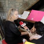 Komaszyce. Audycja „Niedziela z Gwiazdą”. Na zdjęciu od lewej: Katarzyna Gaertner (przy fortepianie) i Magdalena Sitek / Krzysztof Bujnowicz / Radio Kielce