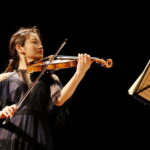 XXIV Międzynarodowy Festiwal Muzyczny im. Krystyny Jamroz w Buskim Samorządowym Centrum Kultury. Recital Nadzwyczajny. Na zdjęciu skrzypaczka Bomsori Kim / Marzena Mąkosa / Radio Kielce