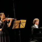 XXIV Międzynarodowy Festiwal Muzyczny im. Krystyny Jamroz w Buskim Samorządowym Centrum Kultury. Recital Nadzwyczajny. Na zdjęciu od lewej: Bomsori Kim (Korea Płd.) - skrzypce oraz Rafał Blechacz - fortepian / Marzena Mąkosa / Radio Kielce