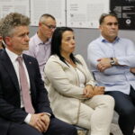 Wykład dr Ryszarda Śmietanki-Kruszelnickiego: „Pogrom Żydów w Kielcach 4 lipca 1946 r. w świetle najnowszych badań i literatury przedmiotu. Analiza krytyczna” w Centrum Edukacyjnym Instytutu Pamięci Narodowej „Przystanek Historia” w Kielcach. W pierwszym rzędzie od lewej: Krzysztof  Słoń - senator RP, Magdalena Kusztal - dyrektor Kieleckiego Centrum Kultury i Janusz Knap - prezes Zarządu Radia Kielce / Marzena Mąkosa / Radio Kielce