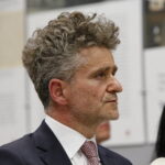 Wykład dr Ryszarda Śmietanki-Kruszelnickiego: „Pogrom Żydów w Kielcach 4 lipca 1946 r. w świetle najnowszych badań i literatury przedmiotu. Analiza krytyczna” w Centrum Edukacyjnym Instytutu Pamięci Narodowej „Przystanek Historia” w Kielcach. Na zdjęciu: Krzysztof Słoń - senator RP / Marzena Mąkosa / Radio Kielce