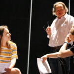 „Wakacje z Pegazem”, czyli spotkania w Kieleckim Centrum Kultury. Na zdjęciu od lewej: Wiktoria Nalepa, Andrzej Skorupski, dyrektor Teatru Pegaz i Krzysztof Wódkowski / Marzena Mąkosa / Radio Kielce