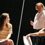 „Wakacje z Pegazem”, czyli spotkania w Kieleckim Centrum Kultury. Na zdjęciu od lewej: Wiktoria Nalepa, Andrzej Skorupski, dyrektor Teatru Pegaz i Krzysztof Wódkowski / Marzena Mąkosa / Radio Kielce