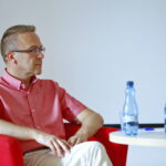 Spotkanie "Bezpieczne Wakacje" z udziałem przedstawicieli Państwowej Straży Pożarnej, ZTM-u oraz służby zdrowia. Na zdjęciu: Zbigniew Michnicki - kierownik działu przewozów ZTM w Kielcach / Marzena Mąkosa / Radio Kielce