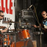 Koncertowe Lato z Radiem Kielce. Koncert zespołu ANKH w Parku Miejskim w Kielcach. Na zdjęciu od lewej: Jasiek Próściński - perkusja i Krzysztof Szmidt - gitara basowa, instrumenty klawiszowe  / Marzena Mąkosa / Radio Kielce