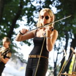 Koncertowe Lato z Radiem Kielce. Koncert zespołu ANKH w Parku Miejskim w Kielcach. Joanna Kuliga - skrzypce  / Marzena Mąkosa / Radio Kielce