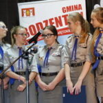 Dni Bodzentyna. Występ harcerzy działających w Miejsko-Gminnym Centrum Kultury i Turystyki w Bodzentynie "Wszystko co nasze Polsce oddamy" / Marzena Mąkosa / Radio Kielce