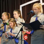 Dni Bodzentyna. Występ harcerzy działających w Miejsko-Gminnym Centrum Kultury i Turystyki w Bodzentynie "Wszystko co nasze Polsce oddamy" / Marzena Mąkosa / Radio Kielce