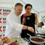 Śniadanie w ogrodzie Radia Kielce.  Na zdjęciu od lewej: Robert Sowa, Magdalena Sitek / Marzena Mąkosa / Radio Kielce