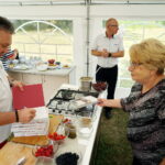 Śniadanie w ogrodzie Radia Kielce.  Na zdjęciu po lewej: Robert Sowa / Marzena Mąkosa / Radio Kielce