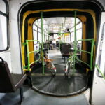 VII Festiwal Tuningu DUB IT! Wnętrze autobusu Ikarus / Marzena Mąkosa / Radio Kielce