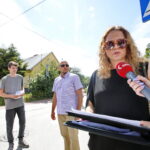Protest mieszkańców. Są oburzeni planem stworzenia składowiska chemicznych odpadów na osiedlu pod kieleckim Telegrafem. Na zdjęciu: Iwona Kolasa - mieszkanka  / Marzena Mąkosa / Radio Kielce