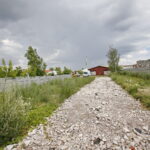 Protest mieszkańców. Są oburzeni planem stworzenia składowiska chemicznych odpadów na osiedlu pod kieleckim Telegrafem. Działka na ulicy Karskiego / Marzena Mąkosa / Radio Kielce