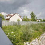 Protest mieszkańców. Są oburzeni planem stworzenia składowiska chemicznych odpadów na osiedlu pod kieleckim Telegrafem. Działka na ulicy Karskiego  / Marzena Mąkosa / Radio Kielce