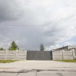 Protest mieszkańców. Są oburzeni planem stworzenia składowiska chemicznych odpadów na osiedlu pod kieleckim Telegrafem. Działka na ulicy Karskiego  / Marzena Mąkosa / Radio Kielce