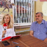 Raport Dnia w Nowej Słupi. Na zdjęciu od lewej: Renata Morąg - Radio Kielce i Włodzimierz Zaręba - zastępca wójta Nowej Słupi / Marzena Mąkosa / Radio Kielce