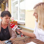 Raport Dnia w Nowej Słupi. Na zdjęciu od lewej: Barbara Kowalska - przewodnik i Renata Morąg - Radio Kielce / Marzena Mąkosa / Radio Kielce