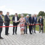 Uroczyste otwarcie Ogrodu Botanicznego. Przecięcie wstęgi / Marzena Mąkosa / Radio Kielce