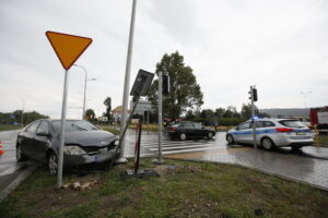 Wypadek na skrzyżowaniu ulic Wapiennikowej i Tarnowskiej / Marzena Mąkosa / Radio Kielce