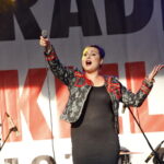 Koncertowe lato z Radiem Kielce. Koncert Edyty Strzyckiej w Parku Miejskim im. Stanisława Staszica w Kielcach . Na zdjęciu: Edyta Strzycka / Marzena Mąkosa / Radio Kielce