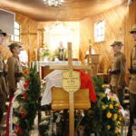 Pogrzeb Romana Mojeckiego ps "Róg" / Marzena Mąkosa / Radio Kielce