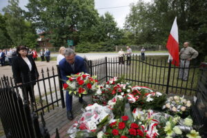 Uroczystości poświęcone 75. rocznicy śmierci pięciu partyzantów z oddziału „Wybranieccy” / Marzena Mąkosa / Radio Kielce