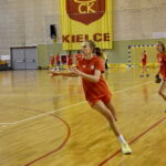 Trening piłkarek ręcznych w Hali Legionów. Zawodniczka Korony Handball Kielce Magda Więckowska / Marzena Mąkosa / Radio Kielce