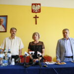 Konferencja prasowa MPK. Na zdjęciu od lewej: Wiesław Janas - prezes Kieleckie Autobusy Spółka Pracownicza, Elżbieta Śreniawska - prezes MPK i Bogdan Latosiński - poseł PiS, szef związkowców w Miejskim Przedsiębiorstwie Komunikacji w Kielcach / Marzena Mąkosa / Radio Kielce