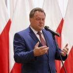 Wręczenie promes na usuwanie skutków klęsk żywiołowych. Na zdjęciu: Jarosław Zieliński, sekretarz stanu w Ministerstwie Spraw Wewnętrznych i Administracji / Marzena Mąkosa / Radio Kielce