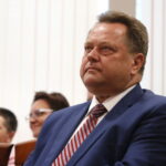 Wręczenie promes na usuwanie skutków klęsk żywiołowych. Jarosław Zieliński, sekretarz stanu w Ministerstwie Spraw Wewnętrznych i Administracji / Marzena Mąkosa / Radio Kielce