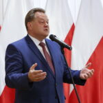 Wręczenie promes na usuwanie skutków klęsk żywiołowych w Świętokrzyskim Urzędzie Wojewódzkim w Kielcach. Na zdjęciu: Jarosław Zieliński, sekretarz stanu w Ministerstwie Spraw Wewnętrznych i Administracji / Marzena Mąkosa / Radio Kielce